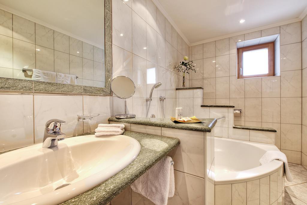 Hotel Palin ايشجل الغرفة الصورة